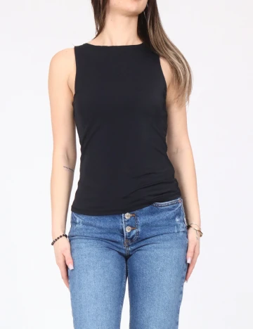 Maiou River Island, negru