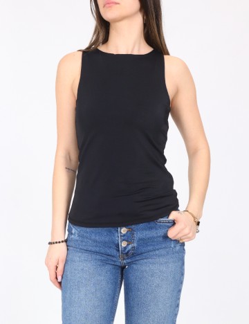 Maiou River Island, negru