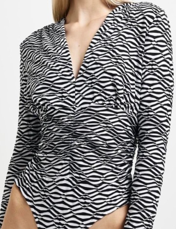 Body River Island, alb/negru