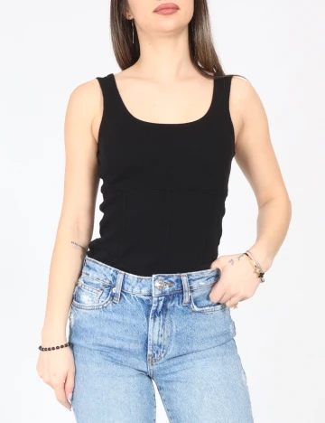 Body River Island, negru