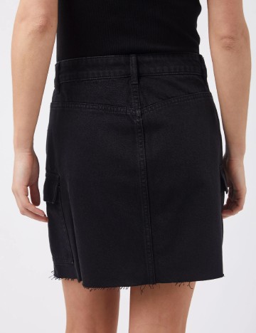 Fusta River Island, negru