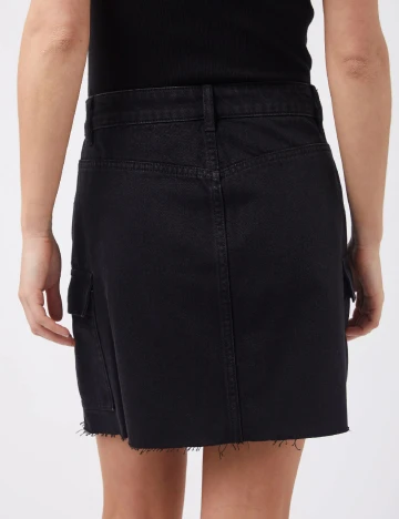 Fusta River Island, negru