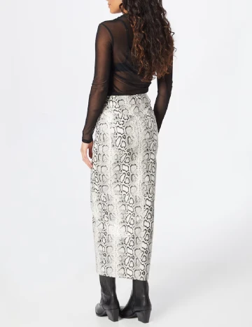 Fusta River Island, imprimeu sarpe