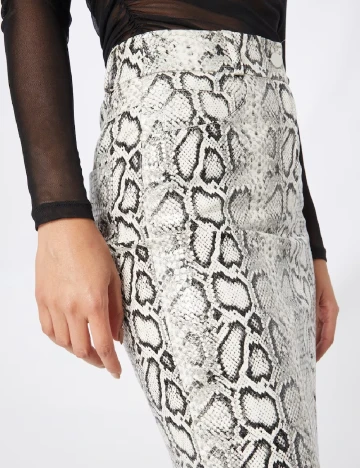 Fusta River Island, imprimeu sarpe