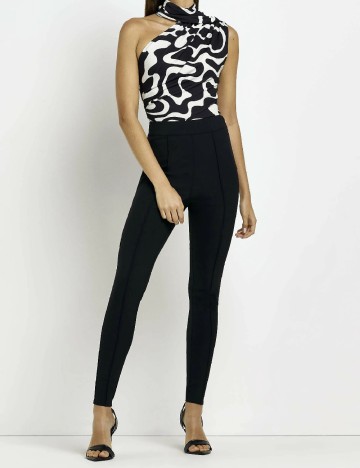 Body River Island, negru