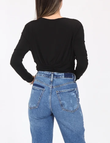 Body River Island, negru