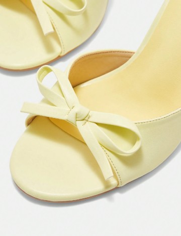 Saboti Cuccoo, galben