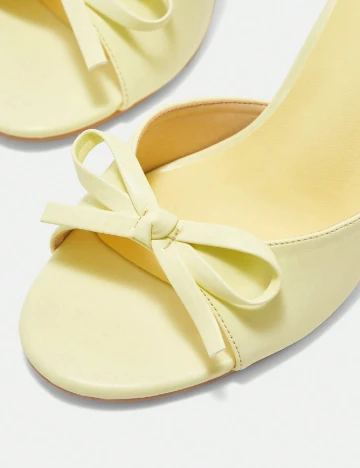 Saboti Cuccoo, galben