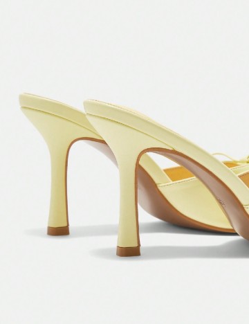 Saboti Cuccoo, galben