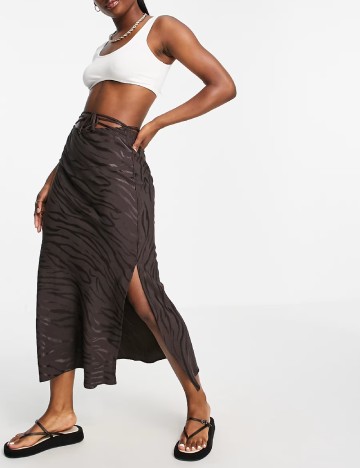 
						Fusta River Island, maro