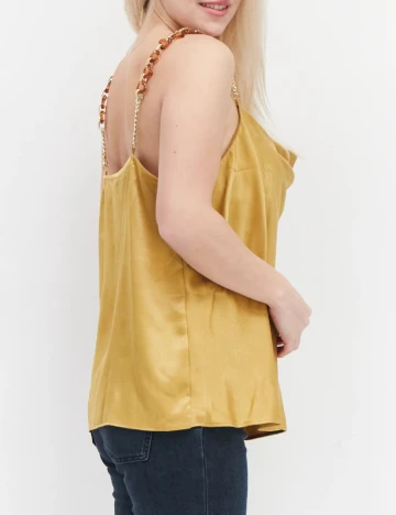 Maiou River Island, galben