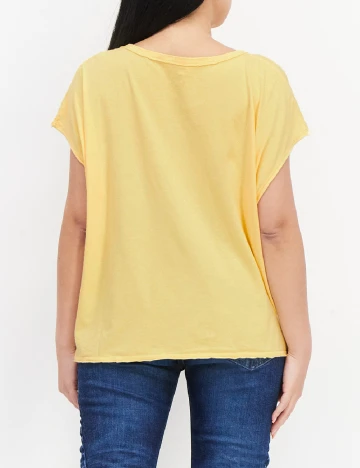 Tricou River Island, galben