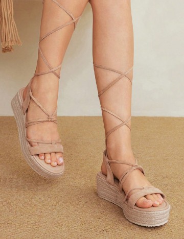 
						Sandale SHEIN, crem
