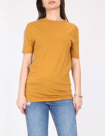 
						Tricou River Island, mustar