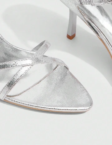 Saboti Cuccoo, argintiu