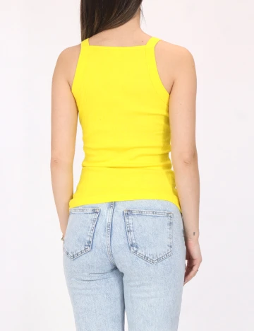 Maiou River Island, galben