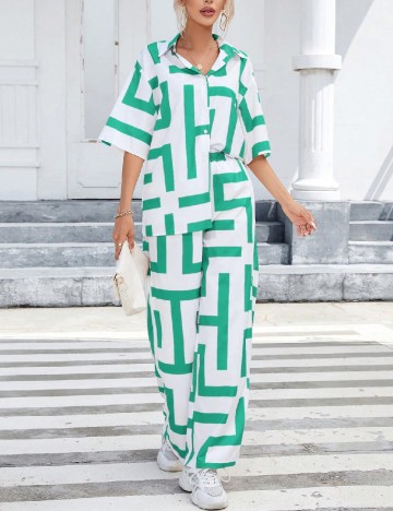 
						Compleu SHEIN, alb/verde