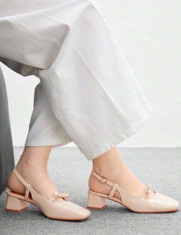 
						Pantofi Cuccoo, crem