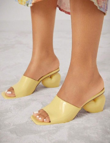 
						Saboti SHEIN, galben