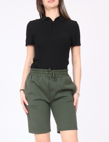 
						Pantaloni scurti River Island, verde