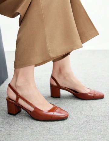 
						Pantofi Cuccoo, maro