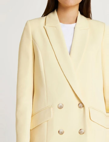 Sacou River Island, galben