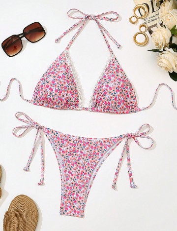 
						Costum de baie SHEIN, floral