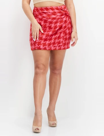 Fusta River Island, rosu