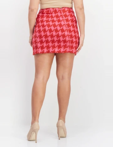 Fusta River Island, rosu