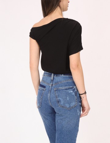 Body River Island, negru