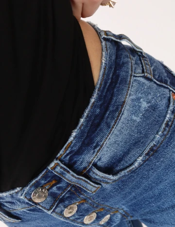 Body River Island, negru