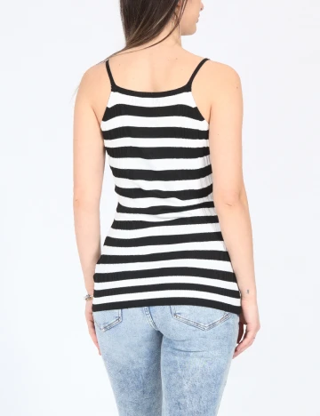 Maiou River Island, alb/negru