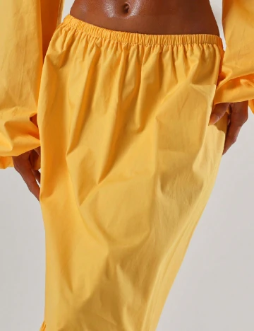 Fusta Musera, galben