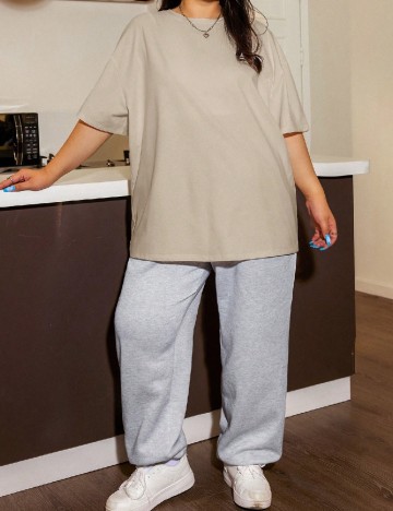 
						Tricou Oversize SHEIN CURVE, maro deschis