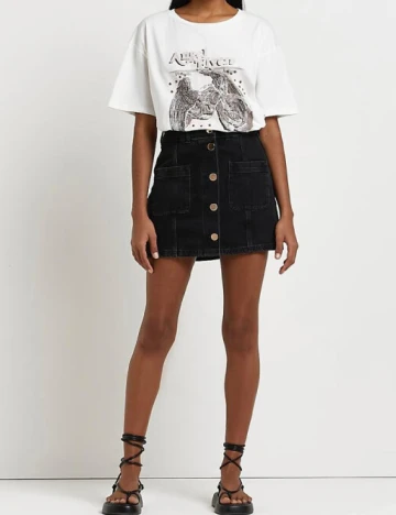 Fusta River Island, negru