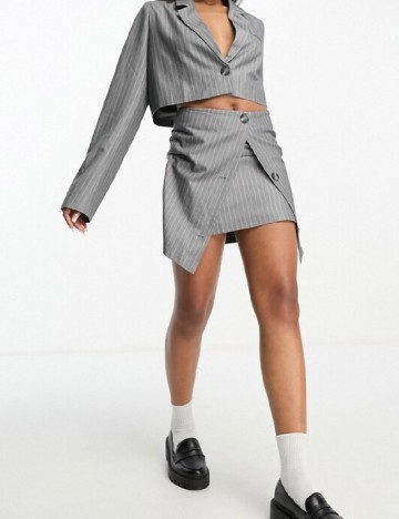 Fusta the frolic, gri