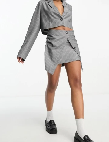 Fusta the frolic, gri