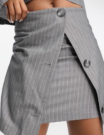 Fusta the frolic, gri