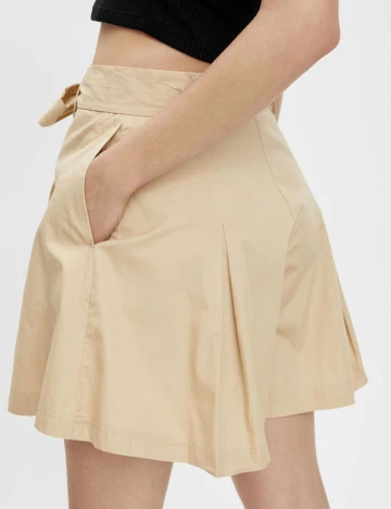 Pantaloni scurti Pieces, crem