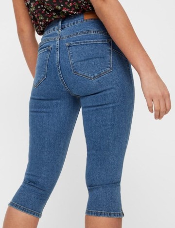 Pantaloni trei sferturi Vero Moda, albastru, M