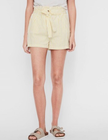 Pantaloni scurti Vero Moda, galben, L