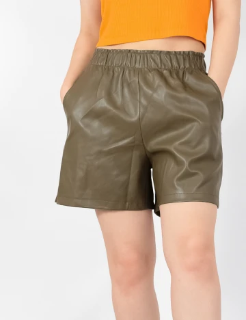 Pantaloni scurti Vero Moda, verde olive, M
