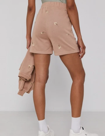 Pantaloni scurti Vero Moda, maro deschis, XS