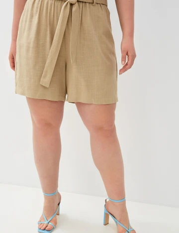 Pantaloni scurti Vero Moda Curve, crem, 48