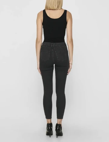 Maiou Only, negru
