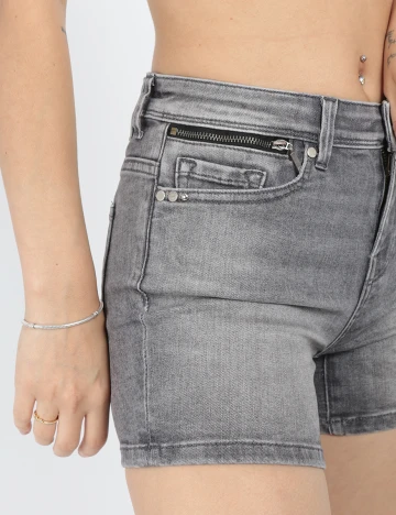 Pantaloni scurti Only, gri, S