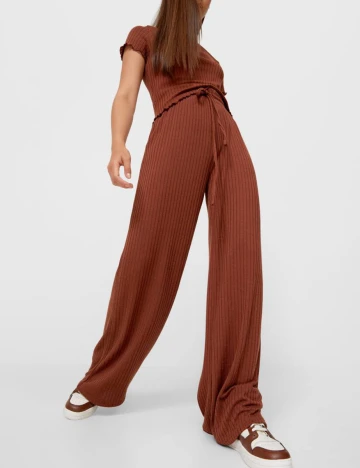 Pantaloni Stradivarius, maro, S