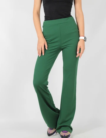 Pantaloni Stradivarius, verde, M