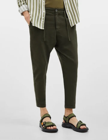 Pantaloni Bershka, kaki, 36 Verde